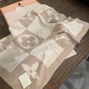 Louis Vuitton Knitted Blanket